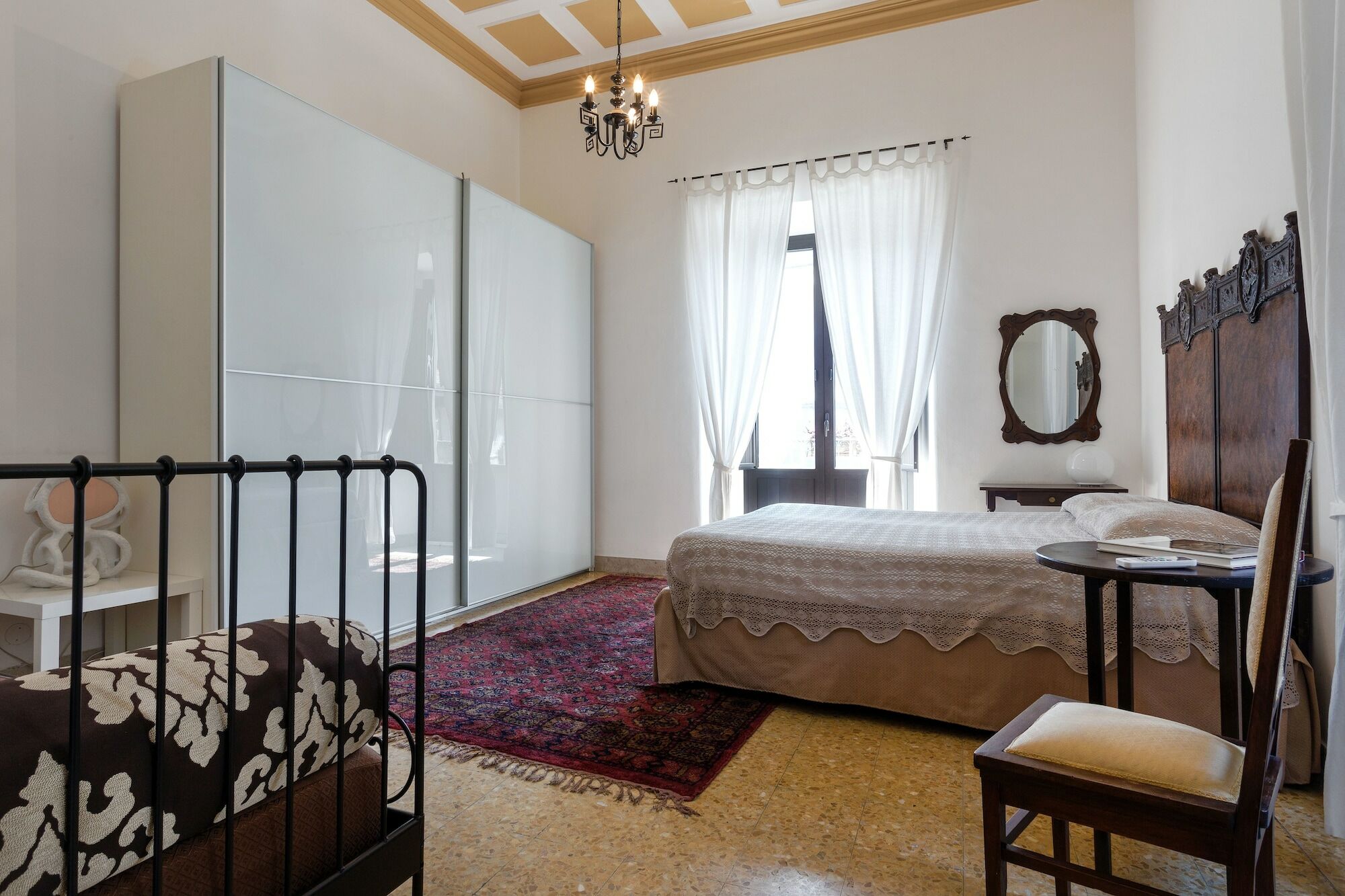 Alcala Living Deluxe Apartment